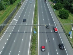 Środkowy pas kusi obu kierowców. Pierwszeństwo ma tylko jeden