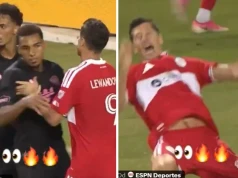 Robert Lewandowski wdał się w bójkę podczas meczu. Miały paść ostre słowa