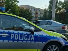 BMW wpadło na torowisko przy Dolmedzie. Pijany kierowca będzie deportowany