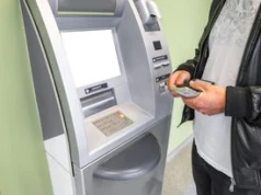 Nowy obowiązek przy bankomatach? Resort chce, by banki nas nagrywały