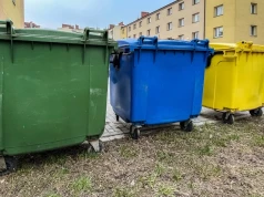 Wielkie porządki w szafach. Nie wyrzucaj ubrań do kosza, oddaj je w piątek lub sobotę