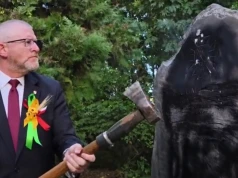 Głośne nagranie Brauna z pomnikiem UPA. W tle policyjne dochodzenie