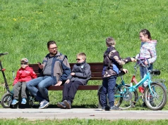 Miesięcznie średnio 1000 zł więcej do domowego budżetu. ZUS płaci za wychowanie dzieci