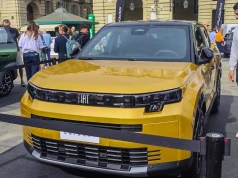 Tłumy oblegają nowe Fiaty. Tak wygląda światowa premiera Grizzly i Grizzly Fastback. AKTUALIZACJA