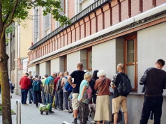"Można być bezdomnym i być dżentelmenem". Piotr od 30 lat żyje na ulicy