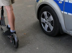 Policja ruszyła w pościg za 15-latkiem. Na hulajnodze dobił 90 km/h