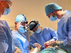 Odzyskał twarz po ciężkiej chorobie nowotworowej. "W końcu wnuki nie będą się bały"