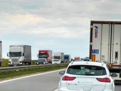 Kierowcy wciąż źle odczytują ten znak. Na zwężeniu może być za późno