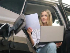 Ubezpieczenie auta hybrydowego i PHEV — dlaczego jest droższe?