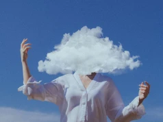 Już nie glass i nie mat. Teraz wśród modnych dziewczyn króluje "CLOUD SKIN"