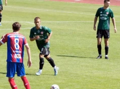 Derby. Koledzy po przeciwnych stronach ławek