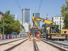 Koniec remontu torowiska. Od poniedziałku tramwaje wracają w Aleję Niepodległości