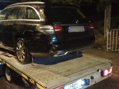 Po pijanemu wjechała w mercedesa i chciała uciekać. Poszkodowany jej to uniemożliwił