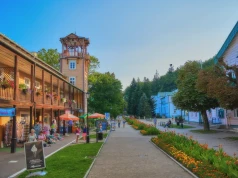 Styl szwajcarski i bliskość gór. Nie musisz jechać do uzdrowiska za granicę