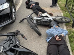 Uciekali na elektrycznych motocyklach. Pościg zakończył się na… barierkach!
