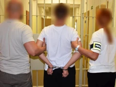 19-latek uciekał przed policją. Wyrzucił narkotyki, a kolejne znaleziono w mieszkaniu