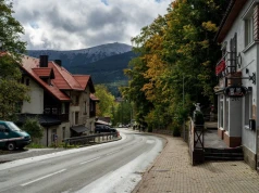 Długi weekend w październiku. Sprawdziliśmy, gdzie najtaniej wyjechać po sezonie