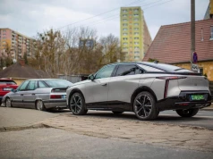DS Automobiles daje 23.000 zł rabatu na modele elektryczne. Promocja obejmuje N°4 i N°8