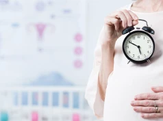 "Ma babkę zamiast matki" - to słyszą kobiety, które rodziły późno. Czy dziś żałują?