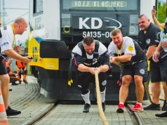 Czołowi polscy strongmani przeciągali na czas 44-tonowy pojazd Kolei Dolnośląskich (FOTO)