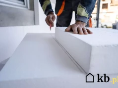 Zostawiliśmy grafitowy i biały styropian na pełnym słońcu. Potem zmierzyliśmy temperaturę