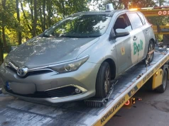 Zatrzymał się na chwilę i… zgubił kluczyki. Przez kilkadziesiąt minut droga była zablokowana