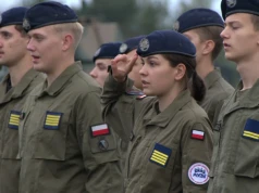Zamiast szkoły – ucieczka przed dronami. W Ustce trwają manewry kadetów