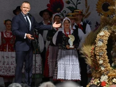 Nawrocki na dożynkach, europoseł żądał reakcji prezydenta. „Głupio mi trochę, ale to przeoczyłem”