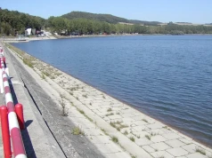 Kiedyś był hostel, imprezy i kino, dziś kurort stoi opuszczony. Oto co zostało z kąpieliska