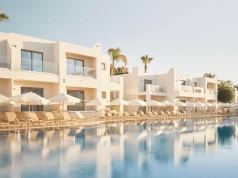 Wyspa Afrodyty poleca się na jesienny urlop 😍 Loty i 4* hotel z krytym basenem za 669 PLN 🌊