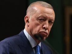 Zamglona „tęcza” nad Bosforem. Erdogan, chce chronić rodziny przed ideologią LGBT