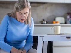 Osteoporoza to także skutek menopauzy. Dietetyczka: nie chodzi tylko o wapń
