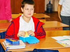 Szkolna śniadaniówka. Co powinno się w niej znaleźć? "Oprócz jedzenia wkładam także karteczki"