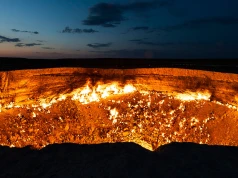Wrota Piekieł – płonący krater w Derweze w Turkmenistanie