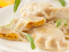 Delikatne ciasto i farsz z sezonowego warzywa. Takie pierogi jesienią zachwycą każdego
