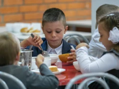 Zasady żywienia uczniów zmieniono po dekadzie. Nowe wzbudziły kontrowersje
