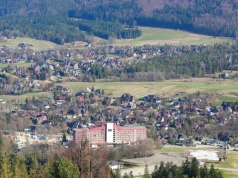 Ogromne termy rosną w oczach. 47 000 m kw. gorących basenów obok słynnego hotelu