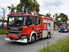 Dostawczak wpadł do rowu na zakopiance. Trzy osoby zostały ranne