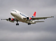 Pasażer zażartował o bombie. Samolot został ewakuowany, lot opóźnił się o cztery godziny