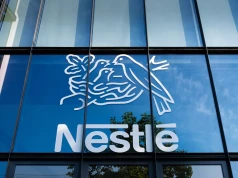 Nestlé pod presją kosztów. Koncern podnosi ceny i wycofuje część produktów