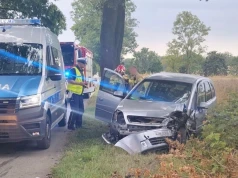 Wypadek na Pyskowickiej w Tarnowskich Górach: Czołowe zderzenie i dwie osoby w szpitalu