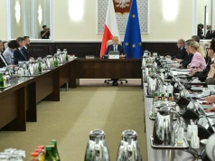 Rząd wraca do podatku od nadzwyczajnych zysków firm paliwowych