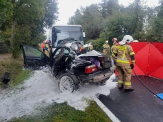 19-letni kierowca wbił się w autobus i zginął z pasażerami. Kierowca, którego wyprzedzał, coś zauważył