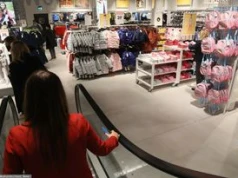 Klienci Sinsay zapłacą więcej. Sieć dolicza nową opłatę