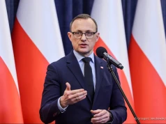 Rzecznik Nawrockiego uszczypliwie odpowiedział Sikorskiemu. „Po ludzku – współczuję”