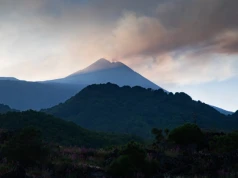 Etna nie śpi i paraliżuje ruch lotniczy. Polskie MSZ ostrzega