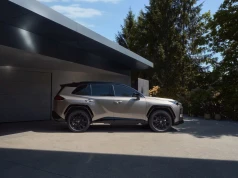 Koniec mitu o nieładowanych hybrydach PHEV. Polacy podłączają wtyczki, a nowa RAV4 zmienia zasady gry