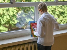 Matka siedmiolatka: Mój syn już czyta i mnoży, inni rodzice mają mu to za złe. "Zawyża poziom klasy"