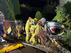 Niespokojna noc na drogach! Zakleszczone osoby w pojeździe
