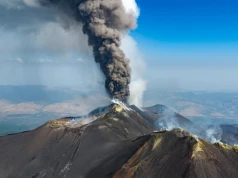 Etna paraliżuje loty na Sycylii. MSZ ostrzega podróżujących